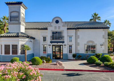 Emerald Suites Convention Center | Extended Stay Apartment Rentals