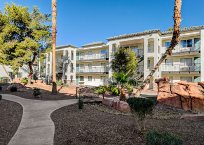 Emerald Suites Convention Center | Extended Stay Apartment Rentals