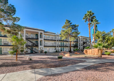 Emerald Suites Convention Center | Extended Stay Apartment Rentals